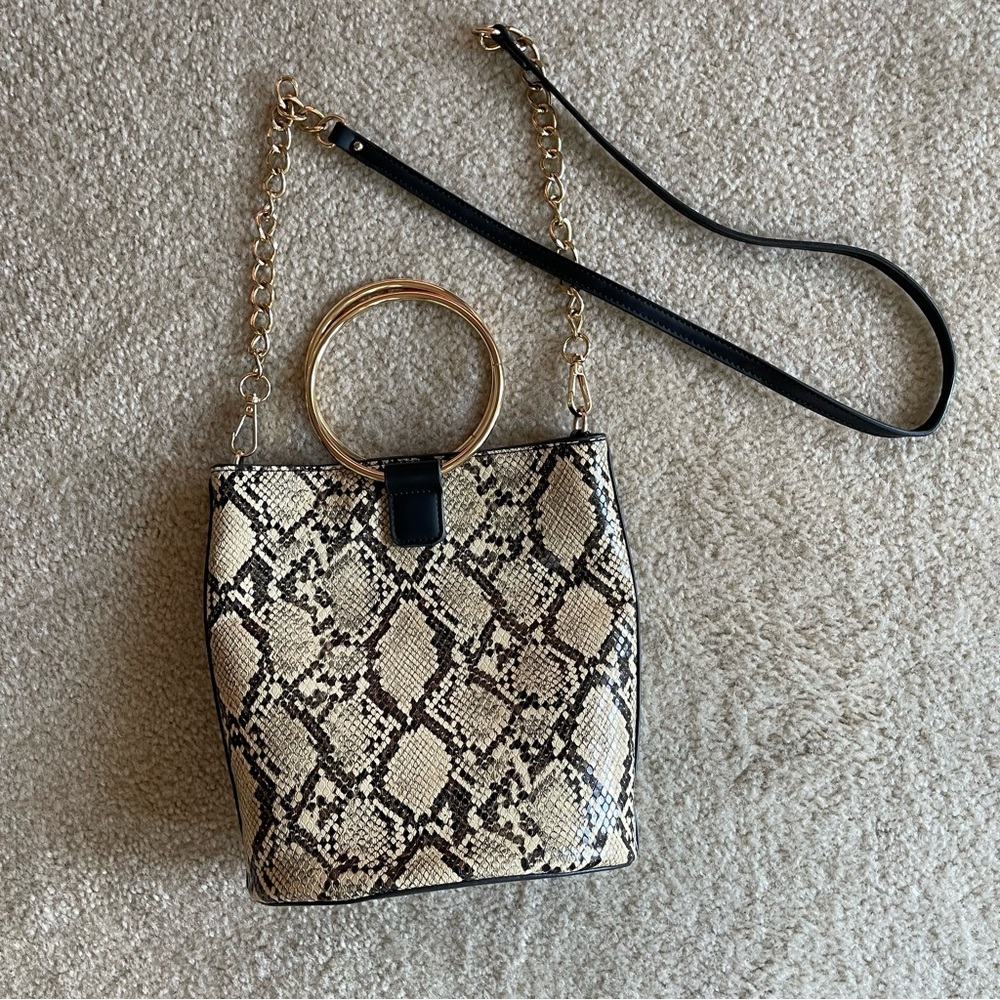 Elegant Snakeskin Crossbody Bag with Gold Ring Handle